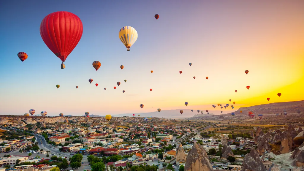 hot air balloon ride in Cappadocia, A Must-Do Thing in Turkey