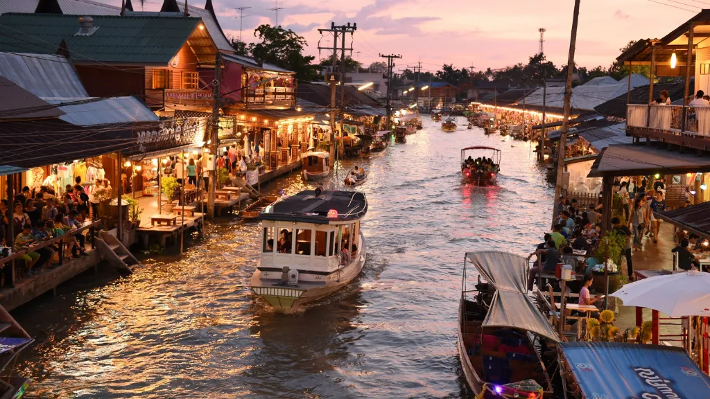 Amphawa Floating Market – Samut Songkhram, places for shopping in Thailand
