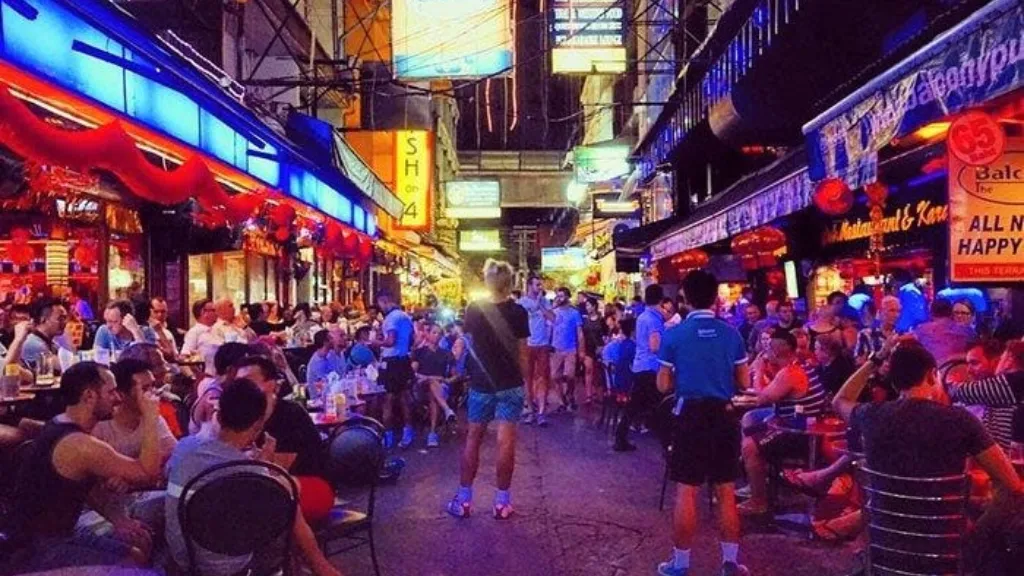 Silom Street – Bangkok, places for shopping in Thailand